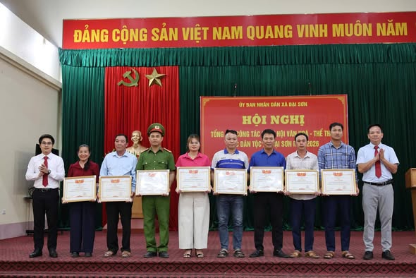 Đại Sơn tổng kết khen thưởng các tập thể cá nhân có thành tích xuất sắc tại ngày hội Văn hoá thể thao 2026